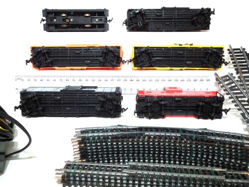 MODEL POWER  HO:  25 pc AMTRAK Freight Train Set in Fair, Used and Un-boxed condition (HKong)
