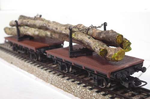 LIMA HO: Vintage Unmarked Twin Car + Log Load in  Good used un-boxed condition(Italy)