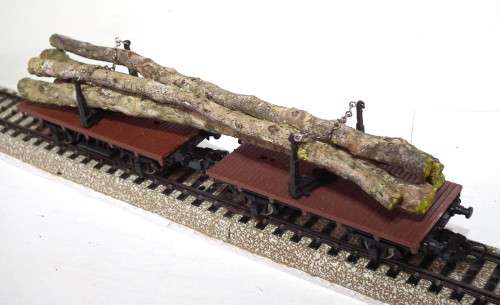 LIMA HO: Vintage Unmarked Twin Car + Log Load in  Good used un-boxed condition(Italy)