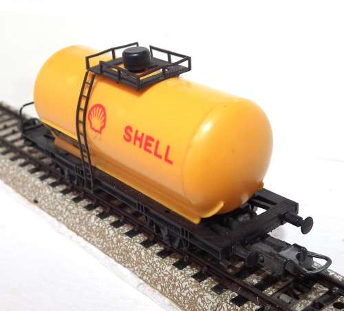 LIMA HO:  SHELL Tanker Wagon in Good Un-Boxed and Used Condition (Italy)