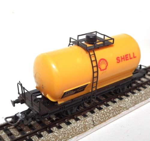 LIMA HO:  SHELL Tanker Wagon in Good Un-Boxed and Used Condition (Italy)