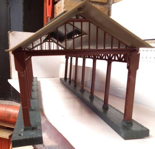 LIMA HO:  Large Station Roof in FAIR & Repaired Un-boxed, Used condition(Italy)
