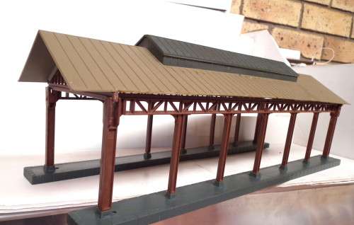 LIMA HO:  Large Station Roof in FAIR & Repaired Un-boxed, Used condition(Italy)