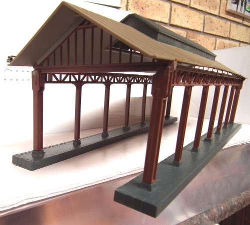 LIMA HO:  Large Station Roof in FAIR & Repaired Un-boxed, Used condition(Italy)