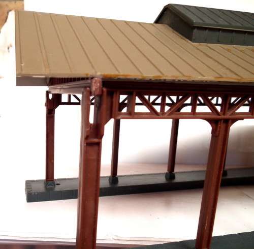 LIMA HO:  Large Station Roof in FAIR & Repaired Un-boxed, Used condition(Italy)