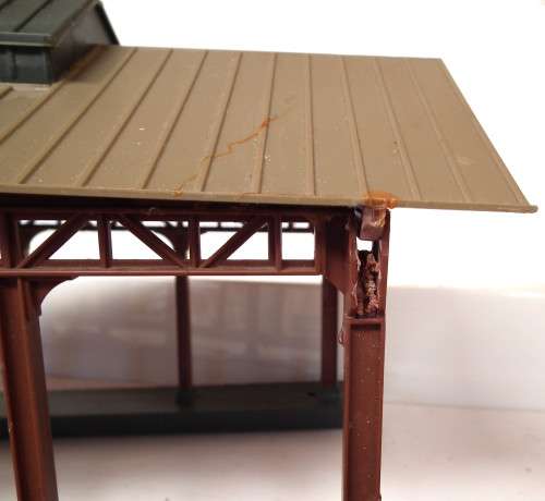 LIMA HO:  Large Station Roof in FAIR & Repaired Un-boxed, Used condition(Italy)