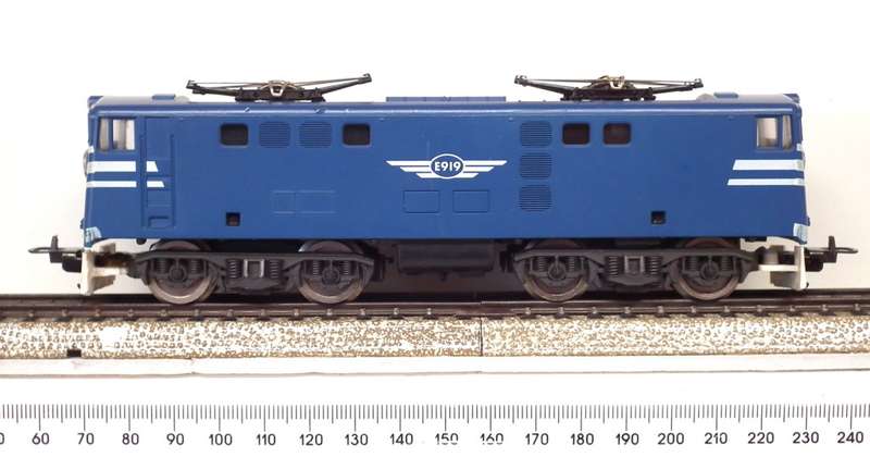 LIMA HO: RARE Blue Train E5 Locomotive, White Decals in Good un-boxed Operating condition.(Italy)