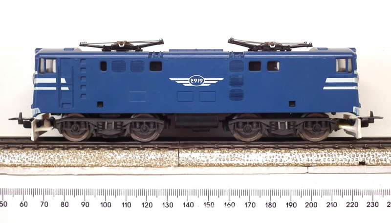 LIMA HO: RARE Blue Train E5 Locomotive, White Decals in Good un-boxed Operating condition.(Italy)