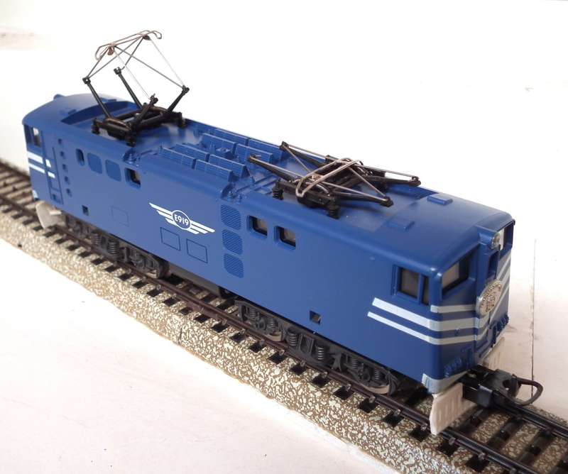 LIMA HO: RARE Blue Train E5 Locomotive, White Decals in Good un-boxed Operating condition.(Italy)