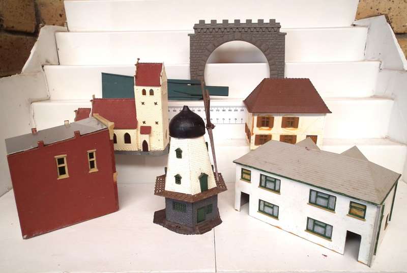SCENERY HO: Old Incomplete Buildings in Scrap condition