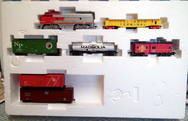 BACHMANN HO:  SANTA FE Freight Train Set in Very Good Boxed condition (China)