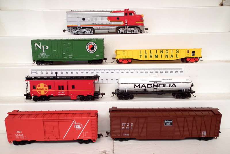 BACHMANN HO:  SANTA FE Freight Train Set in Very Good Boxed condition (China)