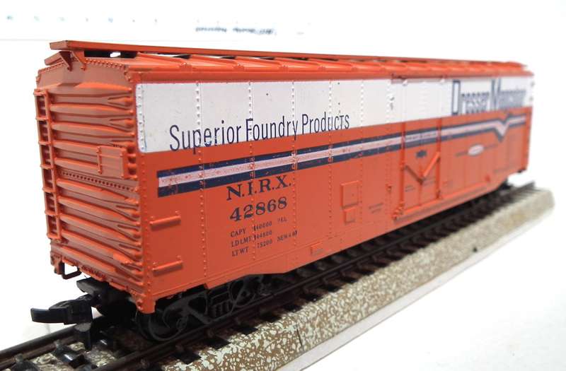 ATHEARN HO/OO: N.R.I.X.  60`Reefer in Good un-boxed condition (USA)