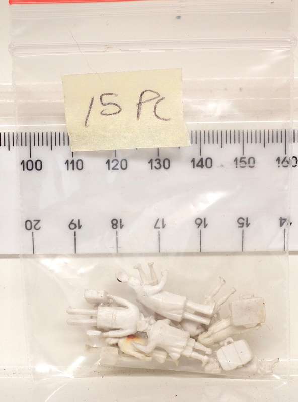 SCENERY HO: 15pc Detailed Plastic Human Station Platform Figures, in Fair Un-Painted Condition.