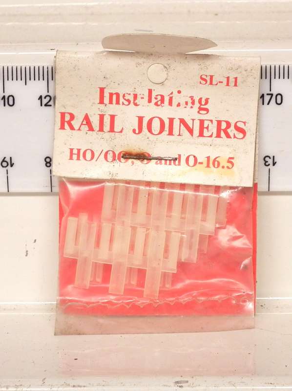 PECO HO/OO:  1pk of New Isolating Rail Joiners.(England)
