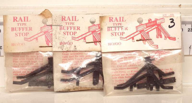 PECO HO/OO:  3pk of New Sleeper Type Track End Buffer Stops.(England)