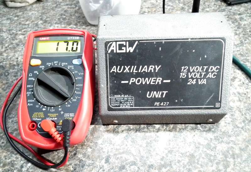 AGW POWER SUPPLY: Old School 12VDC/15VAC Analogue Power Supply in good un-boxed condition(Italy)
