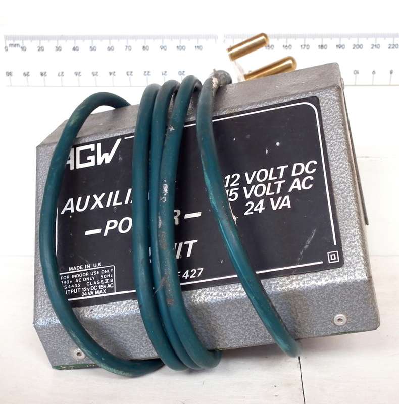 AGW POWER SUPPLY: Old School 12VDC/15VAC Analogue Power Supply in good un-boxed condition(Italy)