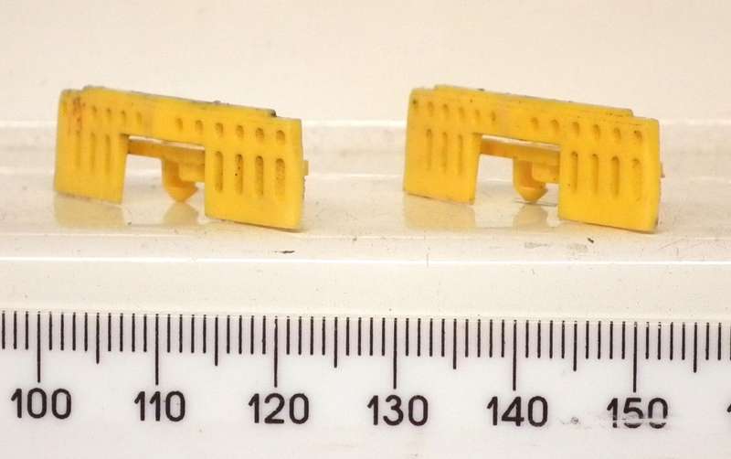 LIMA HO: SAR E5 `Blue Train` Locomotive cowcatchers in Good un-boxed condition for Parts.(Italy)