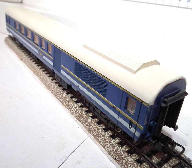 LIMA HO: SAR Blue Train Composite Coach in Fair unboxed used condition (Italy)