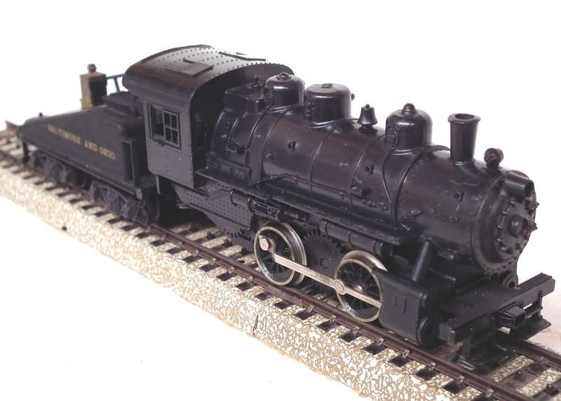 LIMA HO: Unmarked 0-4-0 Locomotive Without Unmatching Tender in Fair Un-boxed Condition(Italy)