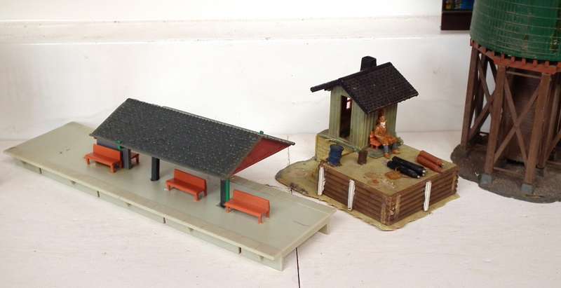SCENERY HO: Bits and Pieces of Scenery Items in Scrap Condition For Parts Only