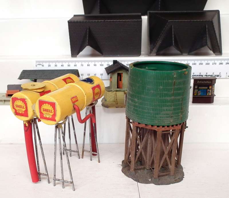 SCENERY HO: Bits and Pieces of Scenery Items in Scrap Condition For Parts Only