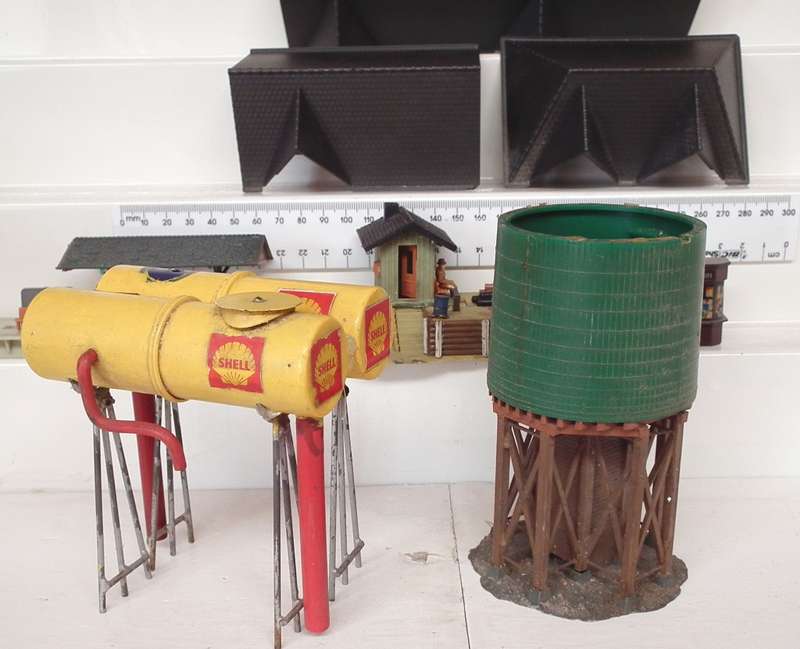 SCENERY HO: Bits and Pieces of Scenery Items in Scrap Condition For Parts Only