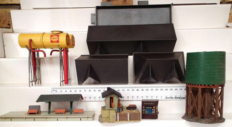 SCENERY HO: Bits and Pieces of Scenery Items in Scrap Condition For Parts Only