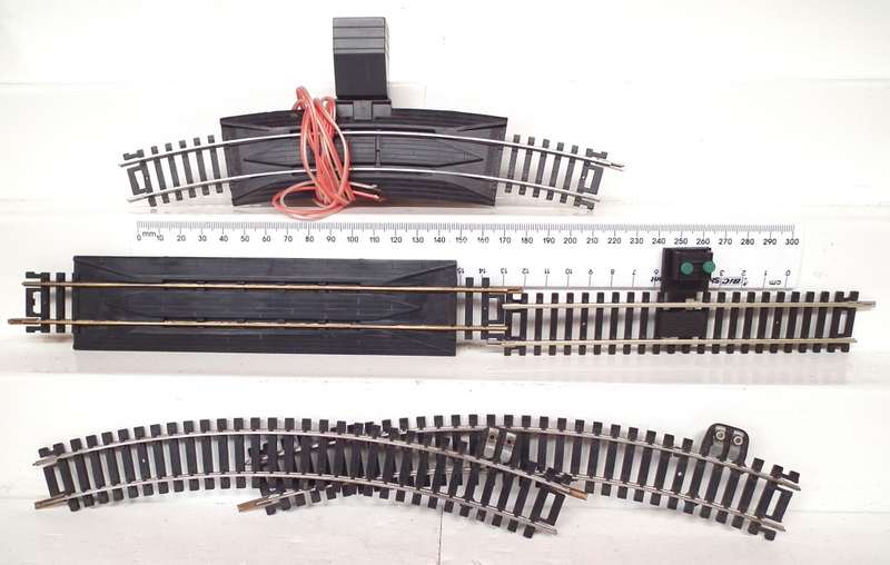 LIMA HO:  5pc Mixed Power Metal/Nickel Silver/Brass Track in Fair Used and Boxed Condition.