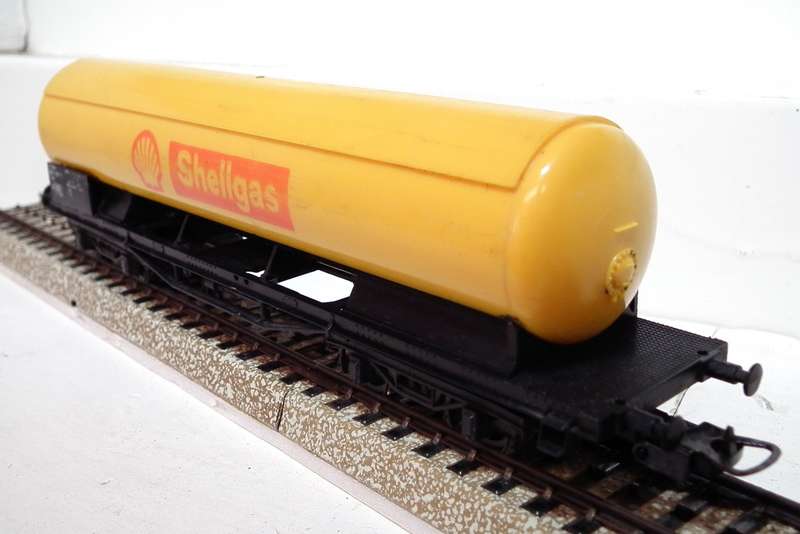 LIMA HO: Vintage SHELL Tanker Wagon in fair used, Un-Boxed Condition (Italy)