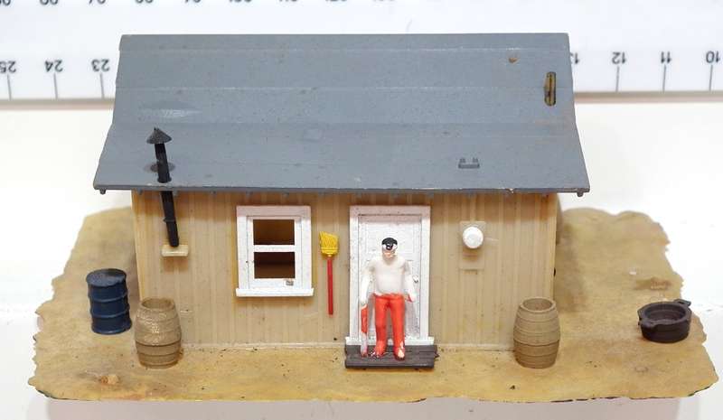SCENERY HO: Small Detailed Plastic Country Cottage in Fair Used Condition.