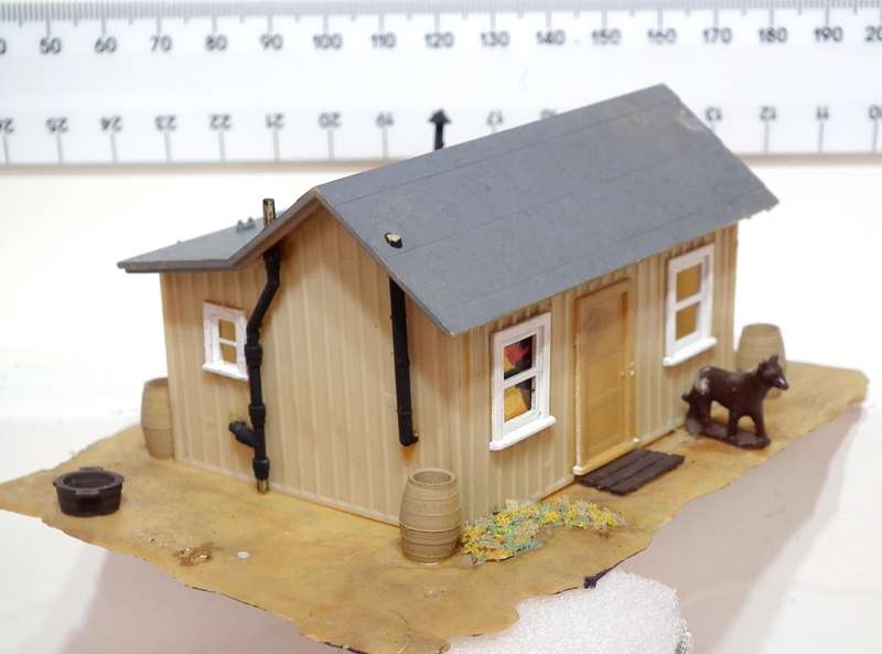 SCENERY HO: Small Detailed Plastic Country Cottage in Fair Used Condition.