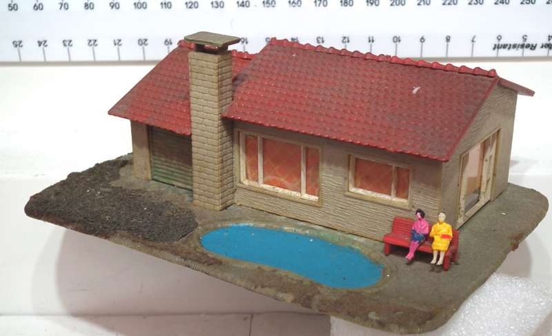 POLA HO:  American Style Plastic Bungalow in Fair Used Condition.