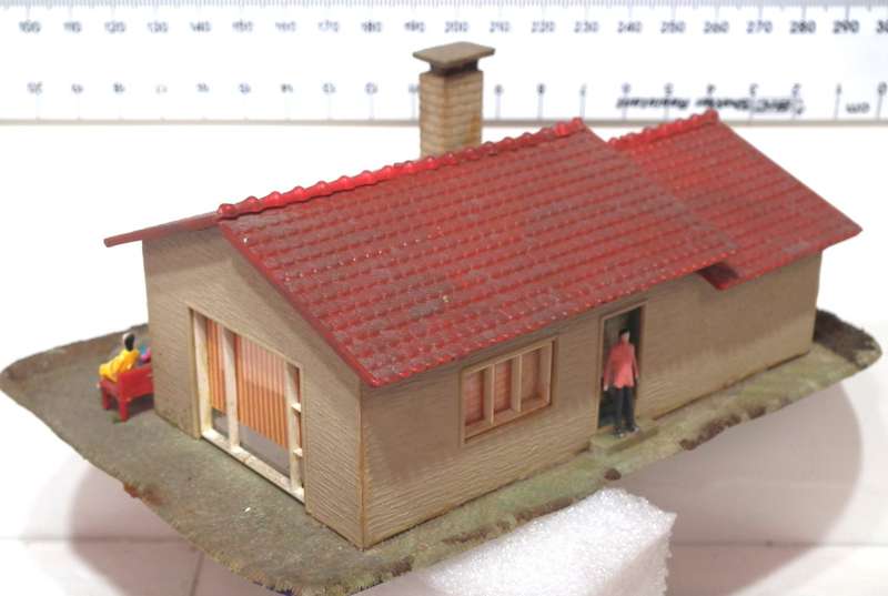POLA HO:  American Style Plastic Bungalow in Fair Used Condition.