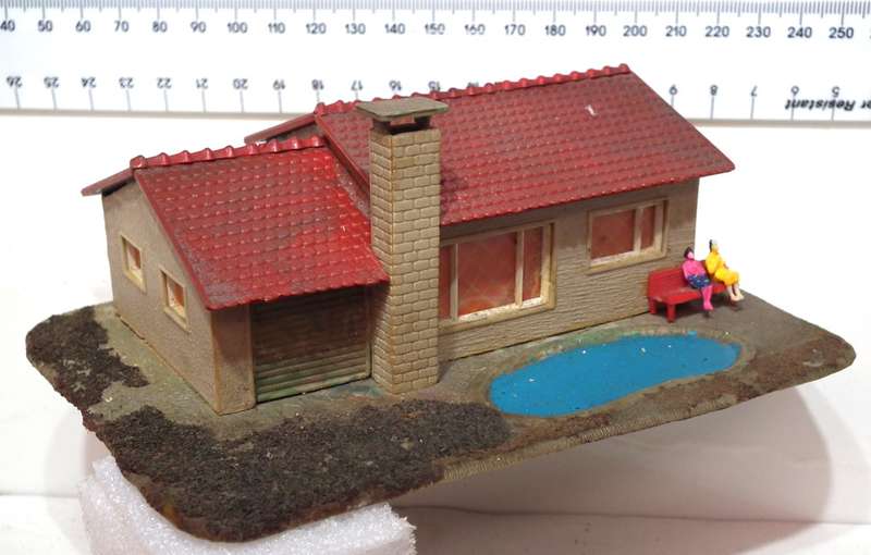 POLA HO:  American Style Plastic Bungalow in Fair Used Condition.