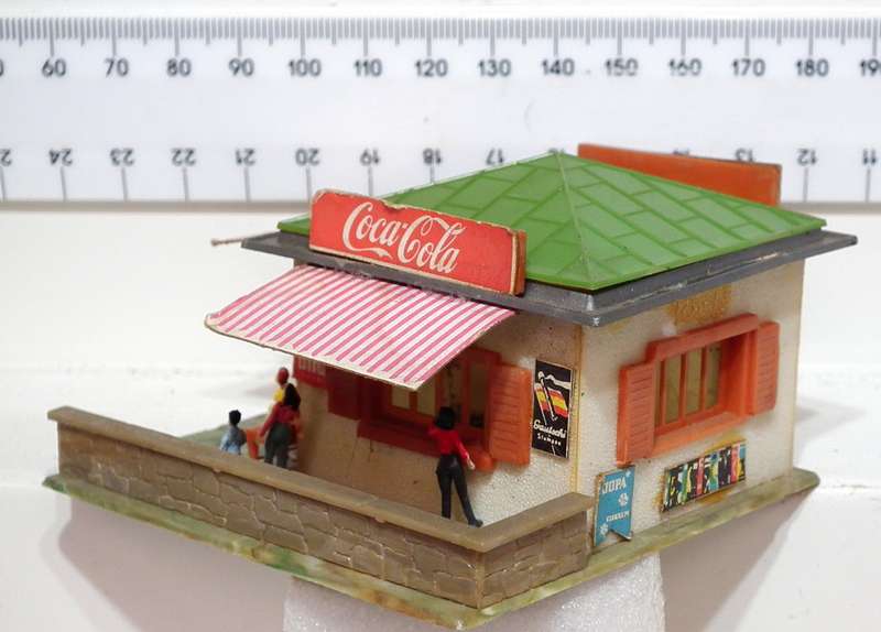 SCENERY HO:  Kiosk with Human Figures in Fair Used Condition.