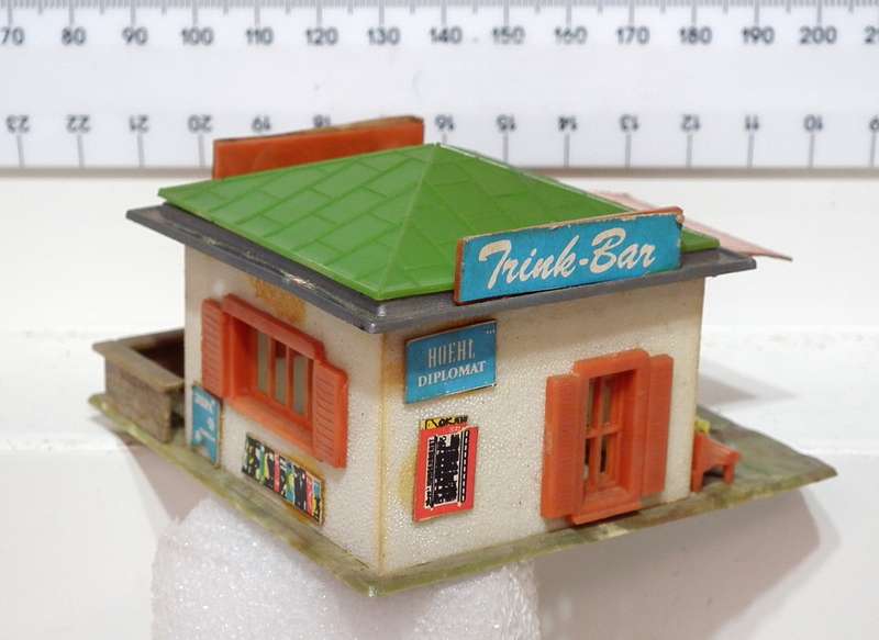 SCENERY HO:  Kiosk with Human Figures in Fair Used Condition.
