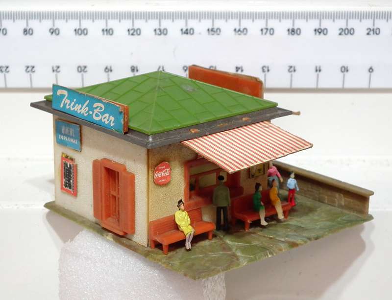 SCENERY HO:  Kiosk with Human Figures in Fair Used Condition.