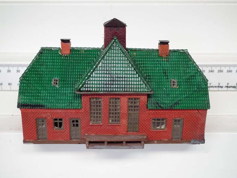 SCENERY HO:  European Country Style Plastic Station Building on Platform in Fair Used Condition.