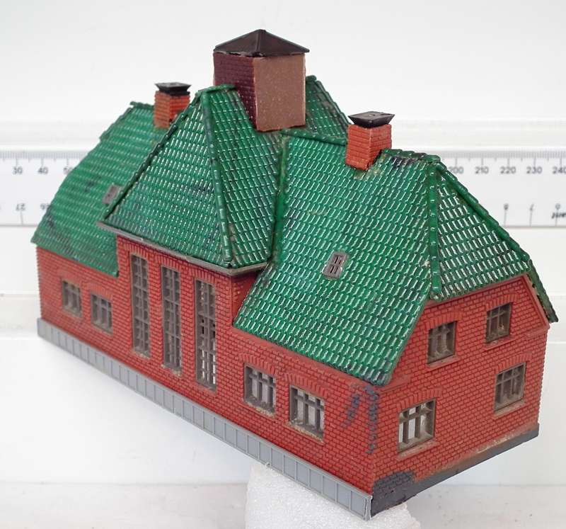 SCENERY HO:  European Country Style Plastic Station Building on Platform in Fair Used Condition.