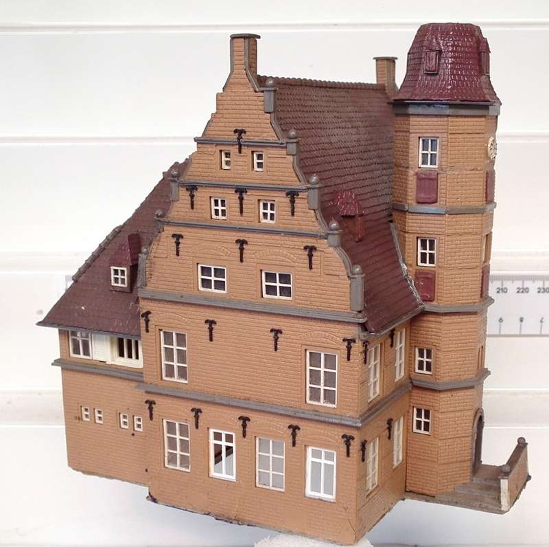 SCENERY HO: Vintage European Multi Story City Building in Fair Used Condition.