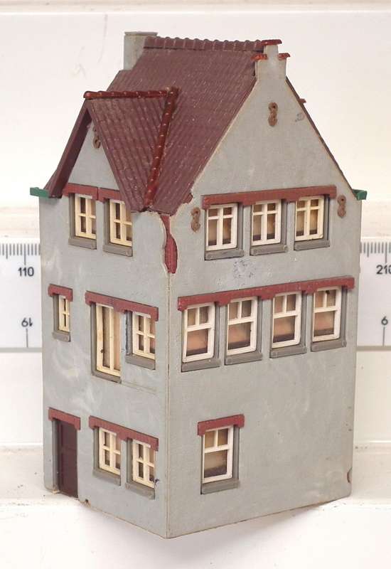 SCENERY HO: Vintage European Multi Story Apartment Building with Shop in Fair Used Condition.