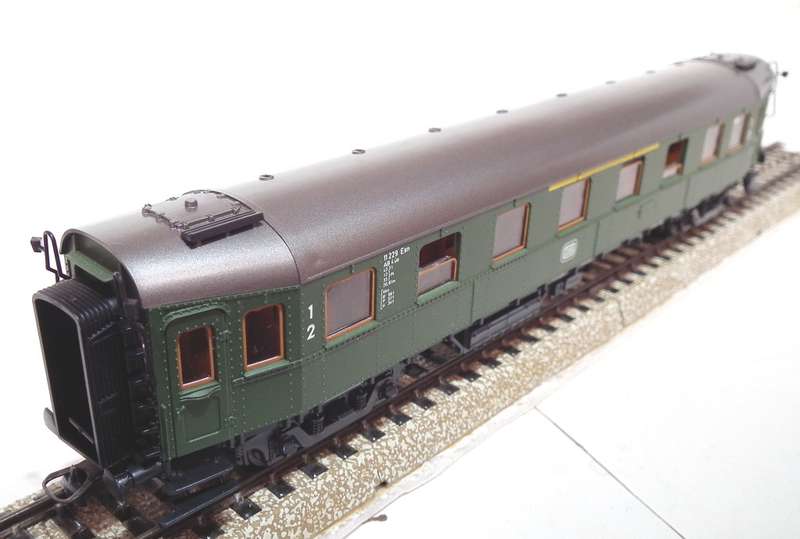 ROCO HO: Highly Detailed DB Passenger Coach(4290S) in Like New Boxed condition (Austria)