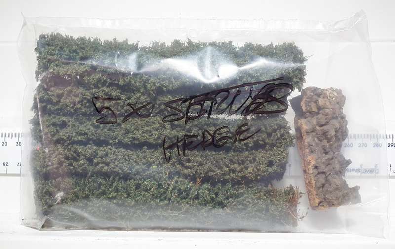 SCENERY HO: 5pc Defined Hedges + 1x Cork Rock in Good Bagged and used Condition