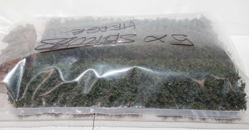SCENERY HO: 5pc Defined Hedges + 1x Cork Rock in Good Bagged and used Condition