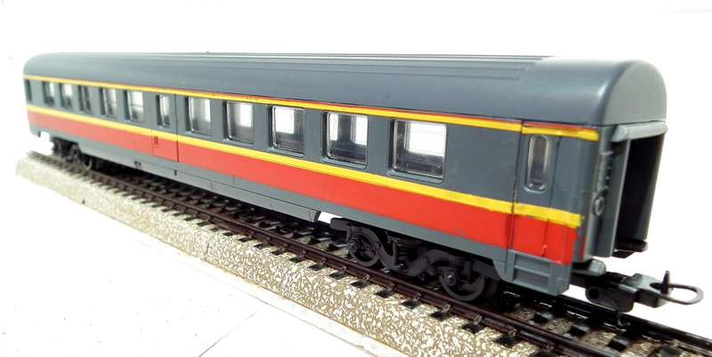 LIMA HO: RARE SAR Metro Blitz Passenger Coach in Fair Unboxed Used Condition (Italy)