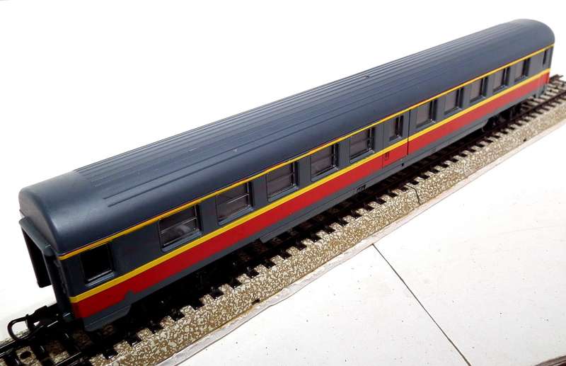 LIMA HO: RARE SAR Metro Blitz Passenger Coach in Fair Unboxed Used Condition (Italy)