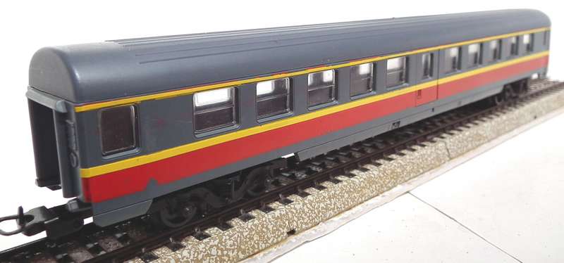 LIMA HO: RARE SAR Metro Blitz Passenger Coach in Fair Unboxed Used Condition (Italy)