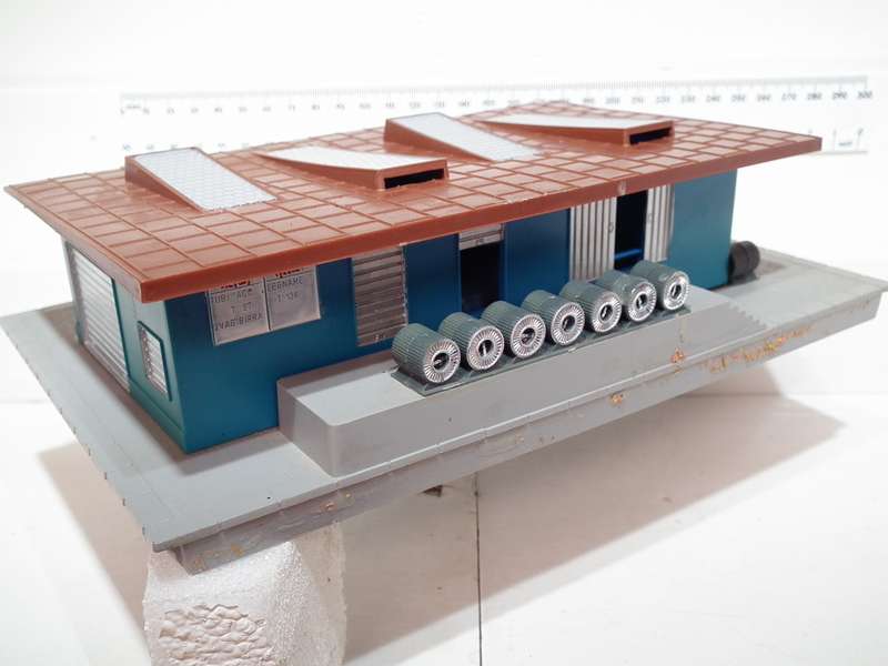 LIMA HO:  Detailed Plastic Trackside Storage Depot in Good Used Condition.(Italy)